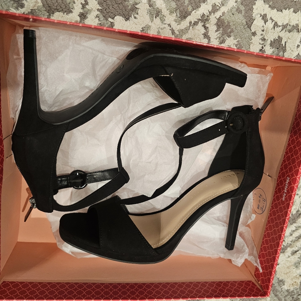 NIB Kelly & Katie Conradd Black Microsuede Heels SZ 7.5 M